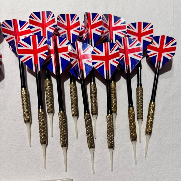 USA & UK Flag Darts Flights, with extra tips - 24 darts (missing 1 USA flag) - Picture 3 of 6